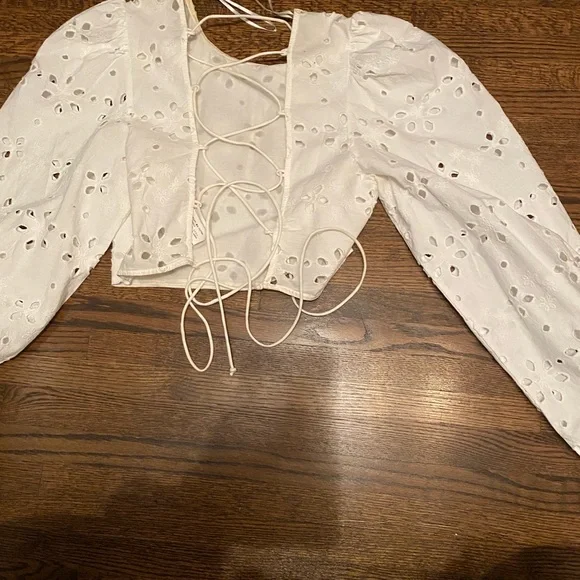 Zara white floral crop top ( open back) - Picture 4 of 4